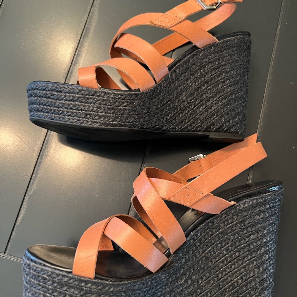 Marisa Rey Platform Sandals. - Picture 3 of 10